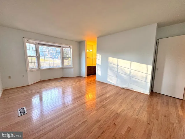 $3,800 | 1008 Moorefield Creek Road Southwest, Vienna, VA 22180