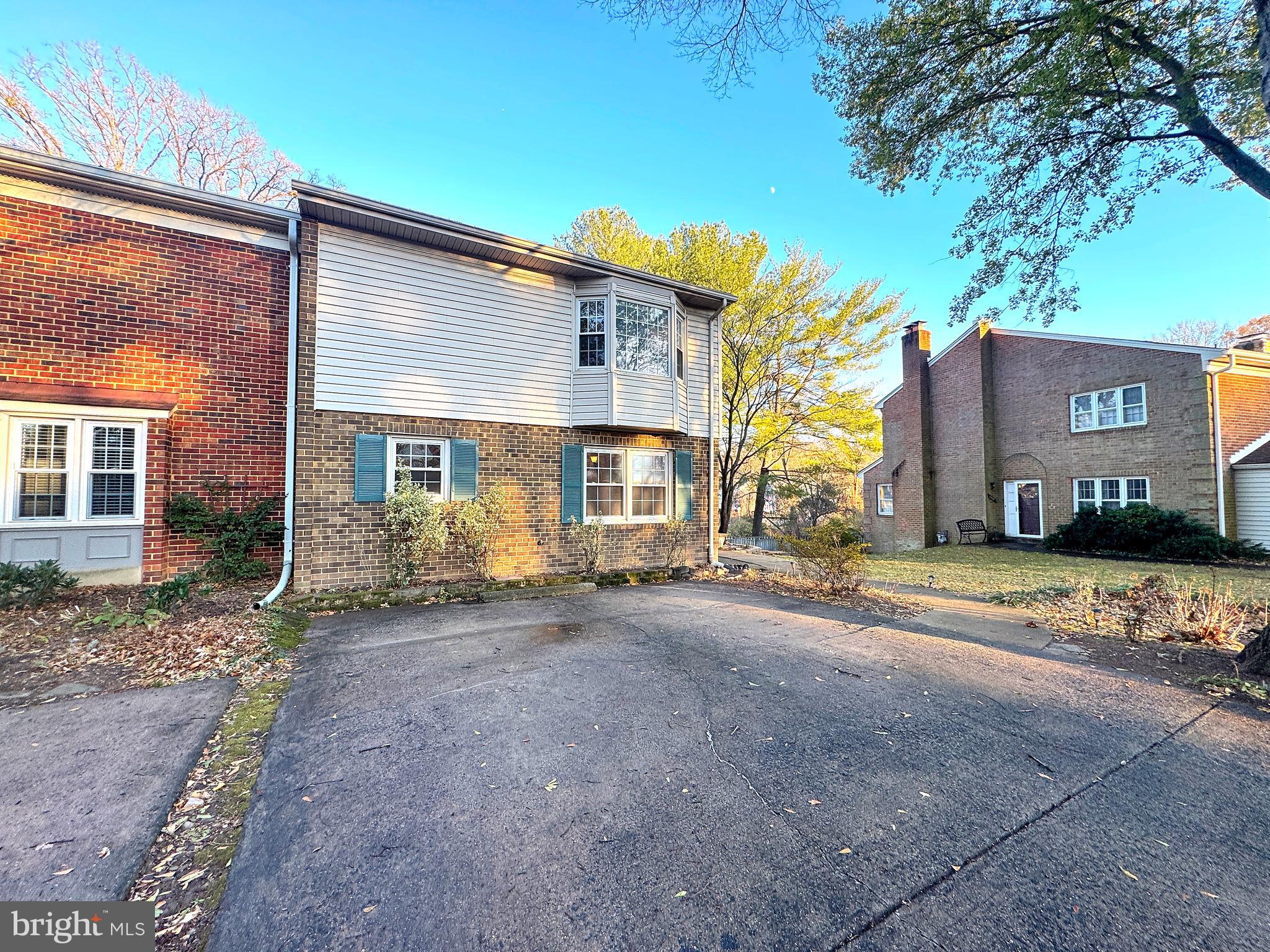 1008 Moorefield Creek Road Southwest Vienna, VA 22180 - Photo 4 of 54