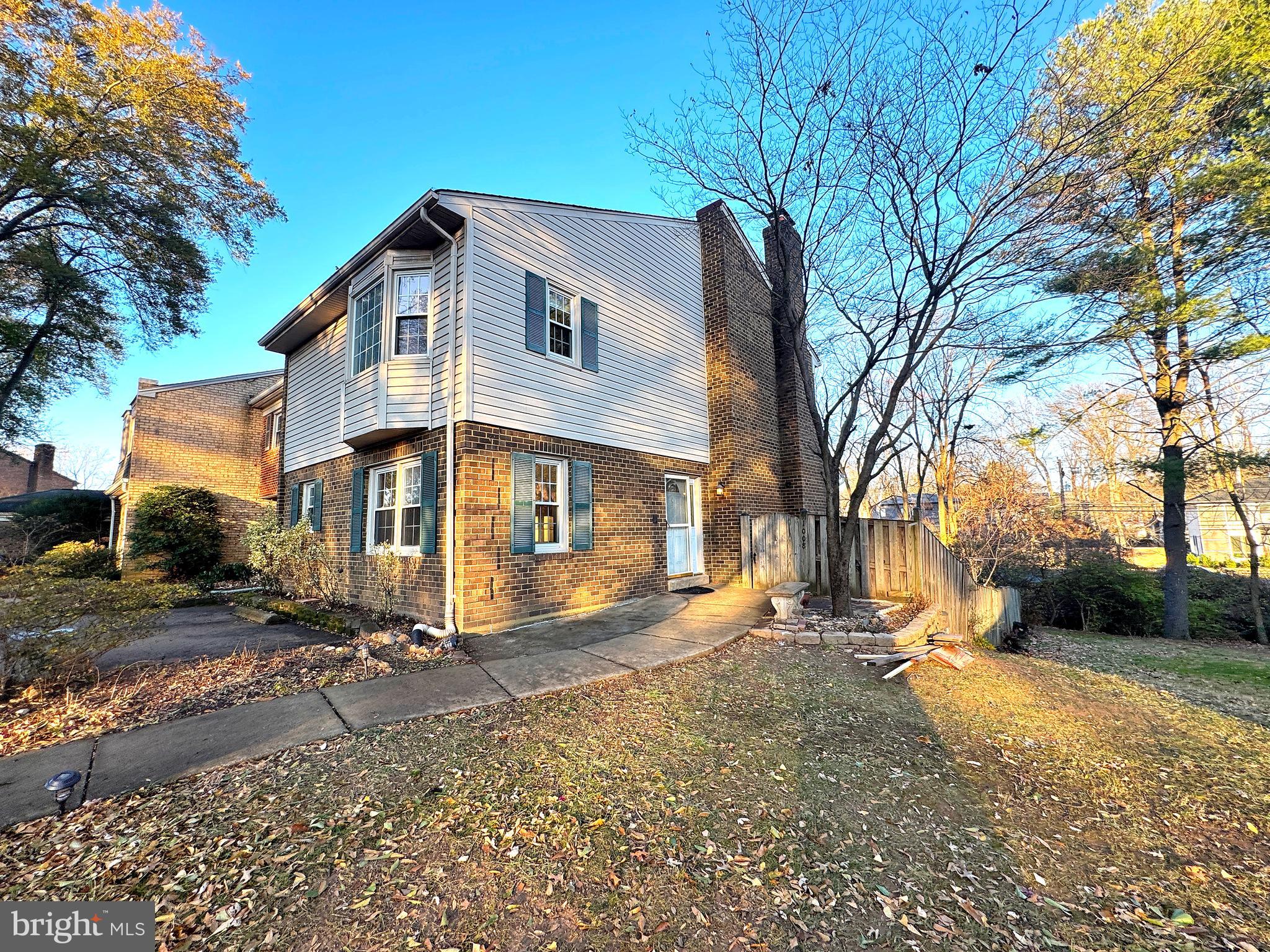 1008 Moorefield Creek Road Southwest Vienna, VA 22180 - Photo 5 of 54