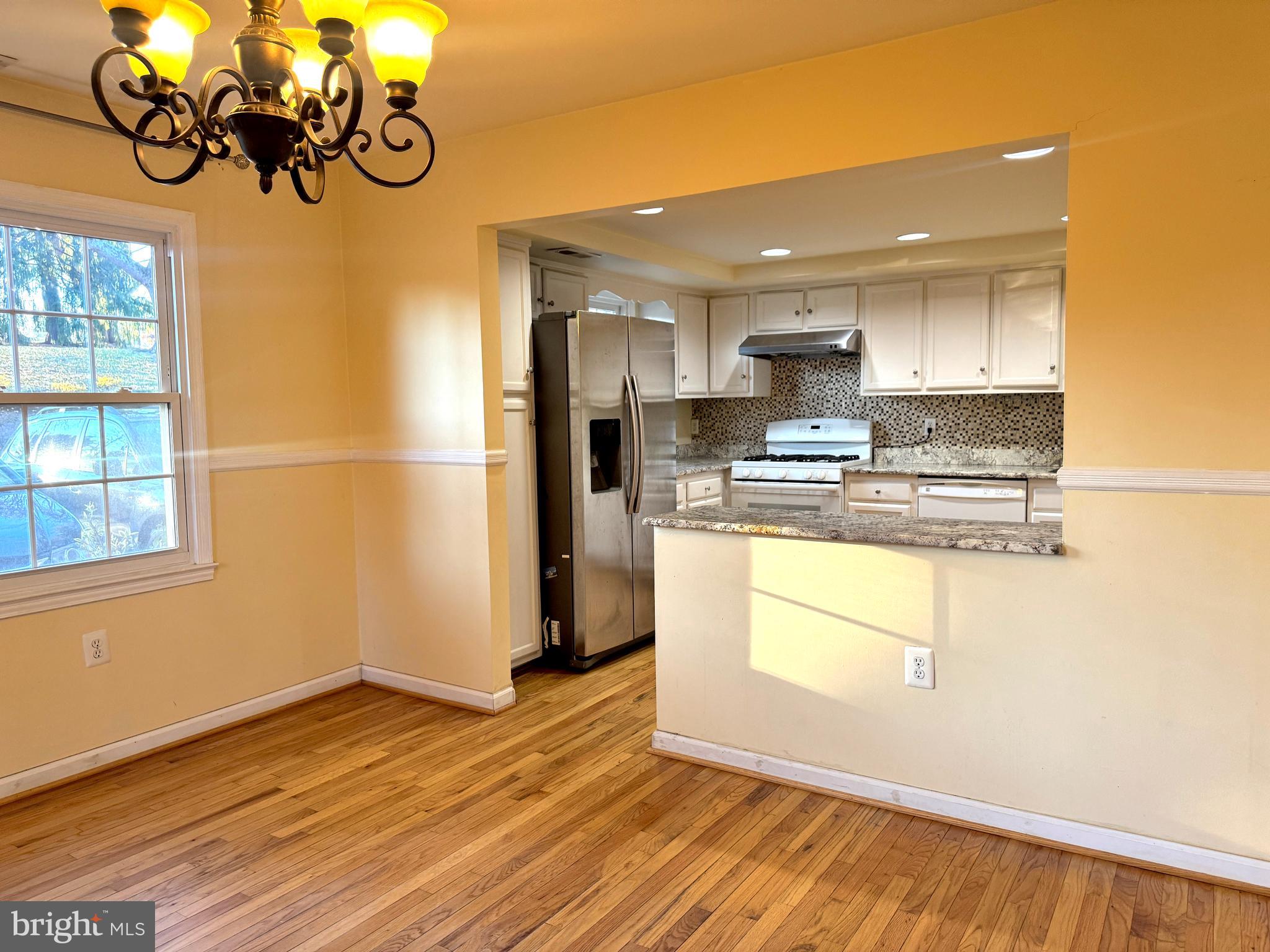 1008 Moorefield Creek Road Southwest Vienna, VA 22180 - Photo 8 of 54