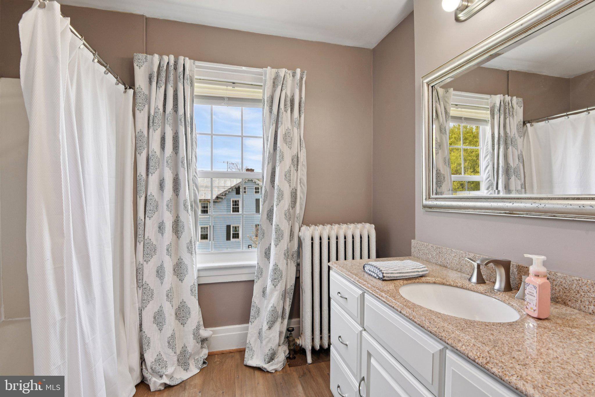 414 High Street New Windsor, MD 21776 - Photo 29 of 51 Upper hall bath