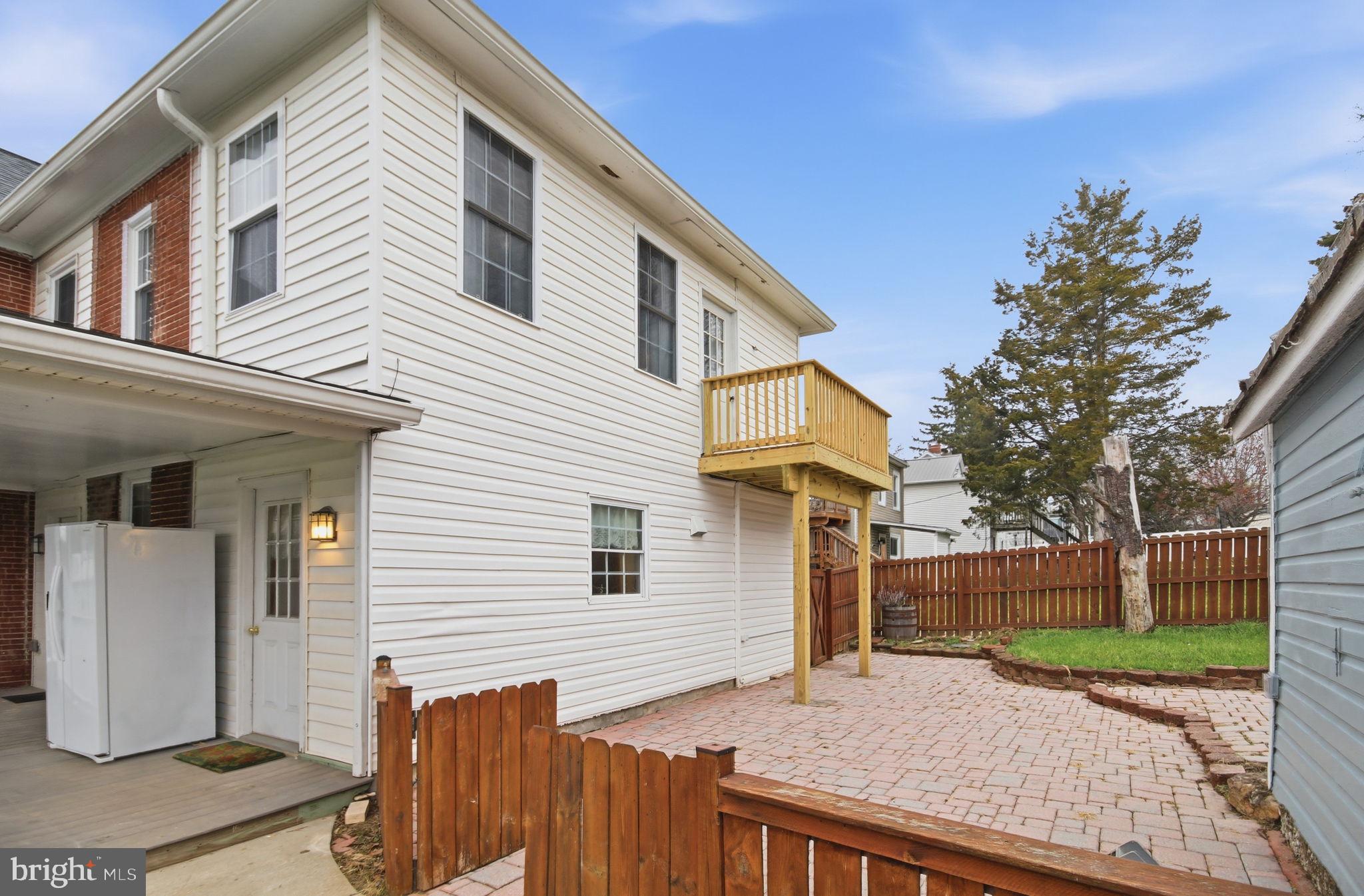 414 High Street New Windsor, MD 21776 - Photo 35 of 51 Back patio