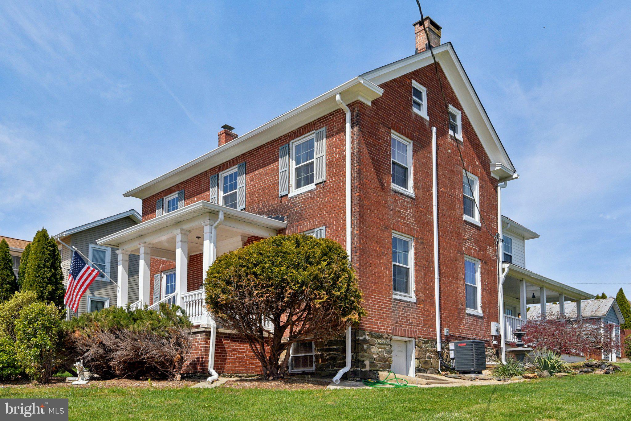 414 High Street New Windsor, MD 21776 - Photo 4 of 51 Front right