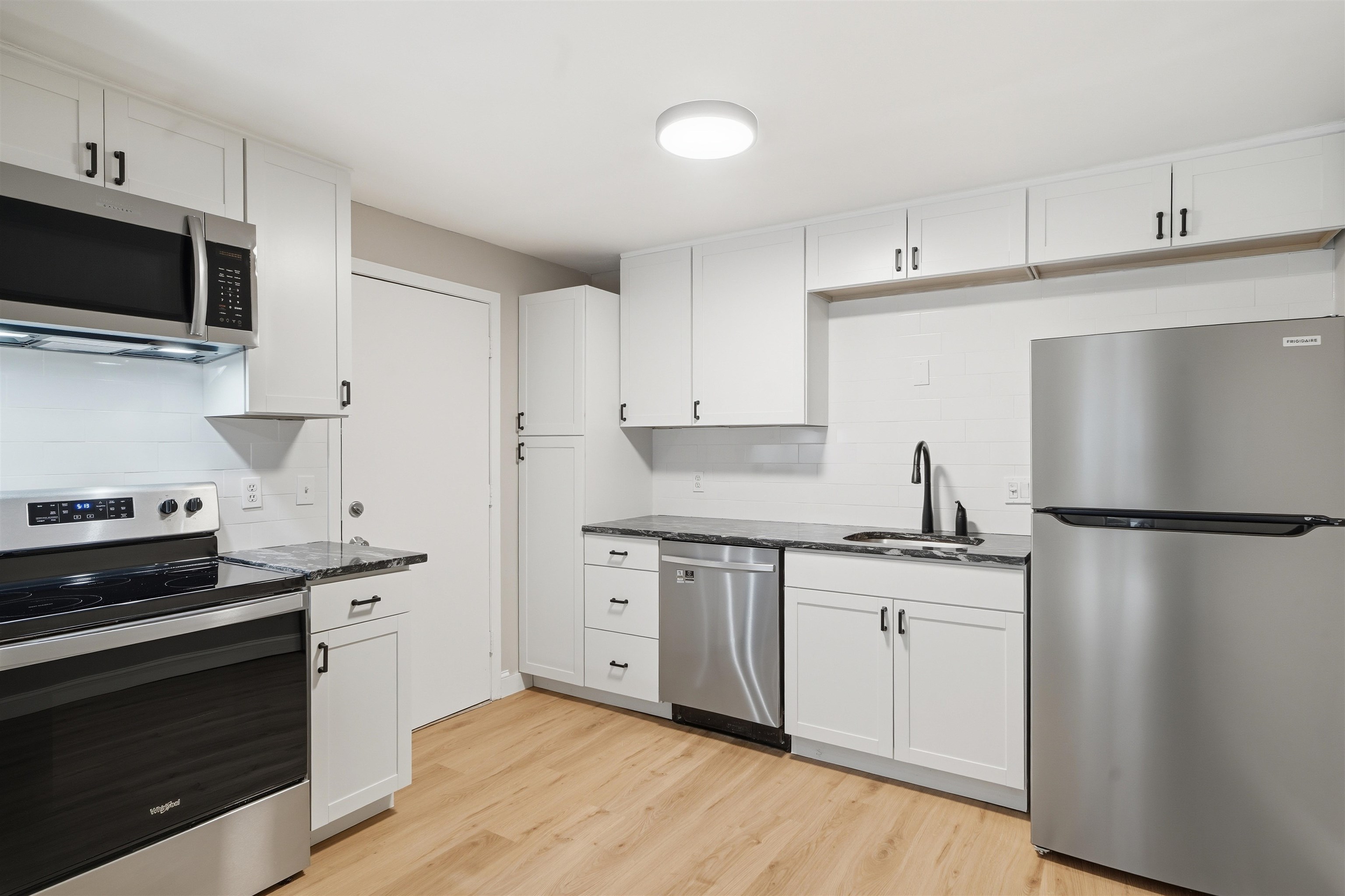 8 Strawberry Bank Road, Unit 9 Nashua, NH 03062 - Photo 4 of 30