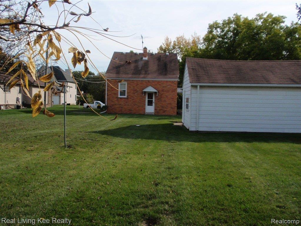 2585 Oakcrest Road Sterling Heights, MI 48310 - Photo 8 of 25 PA090315.JPG