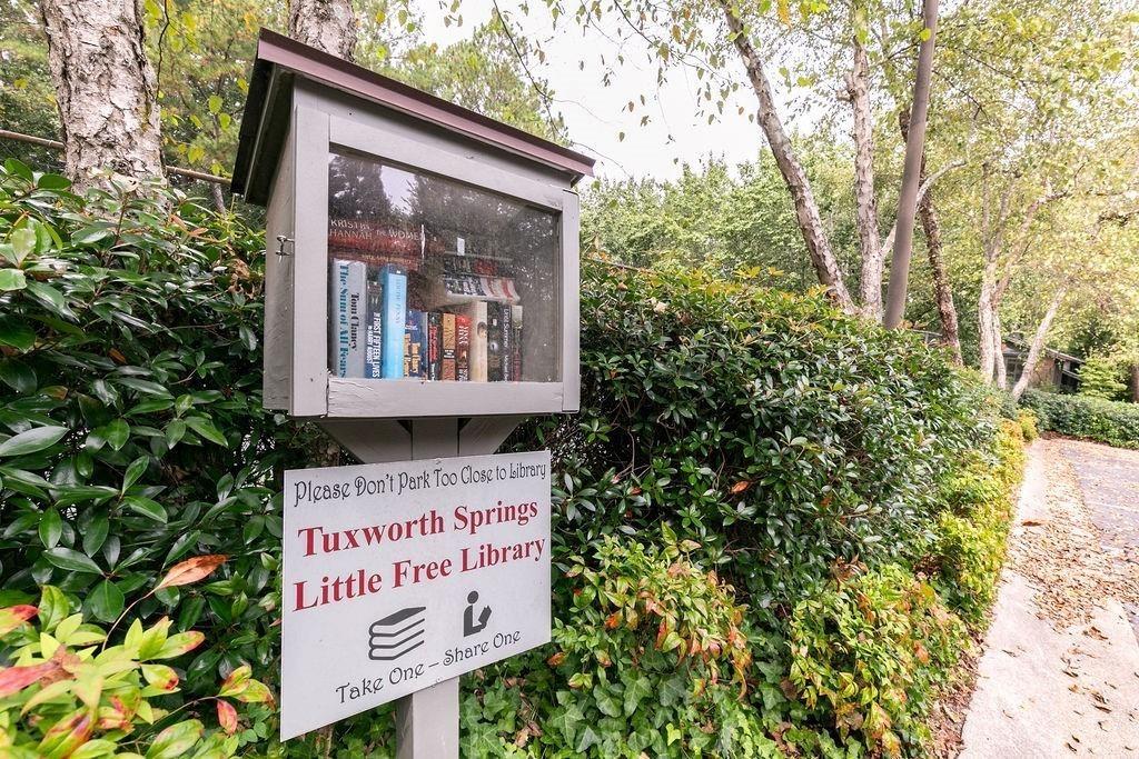 514 Tuxworth Circle Decatur, GA 30033 - Photo 31 of 34 a sign on the side of a building