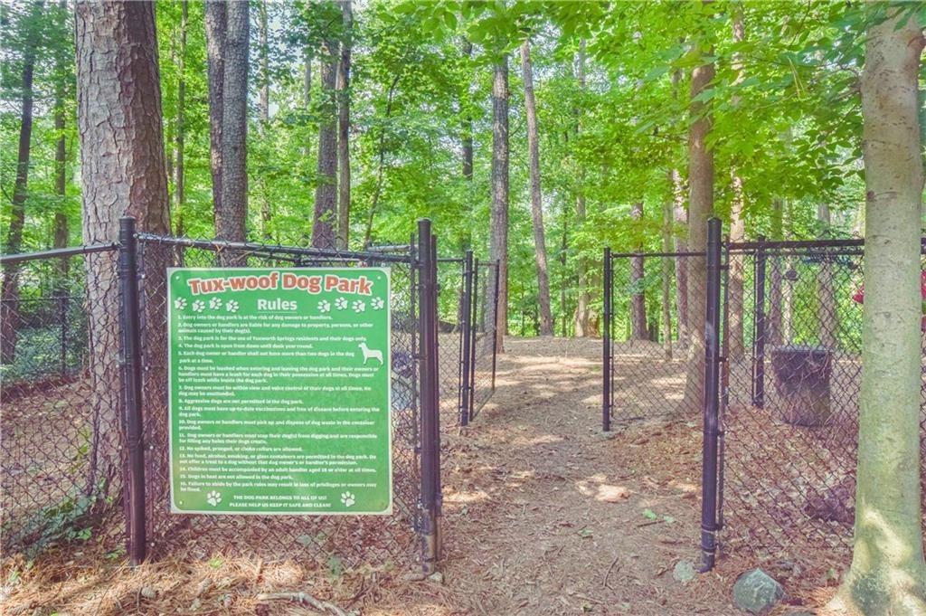514 Tuxworth Circle Decatur, GA 30033 - Photo 32 of 34 a view of a backyard