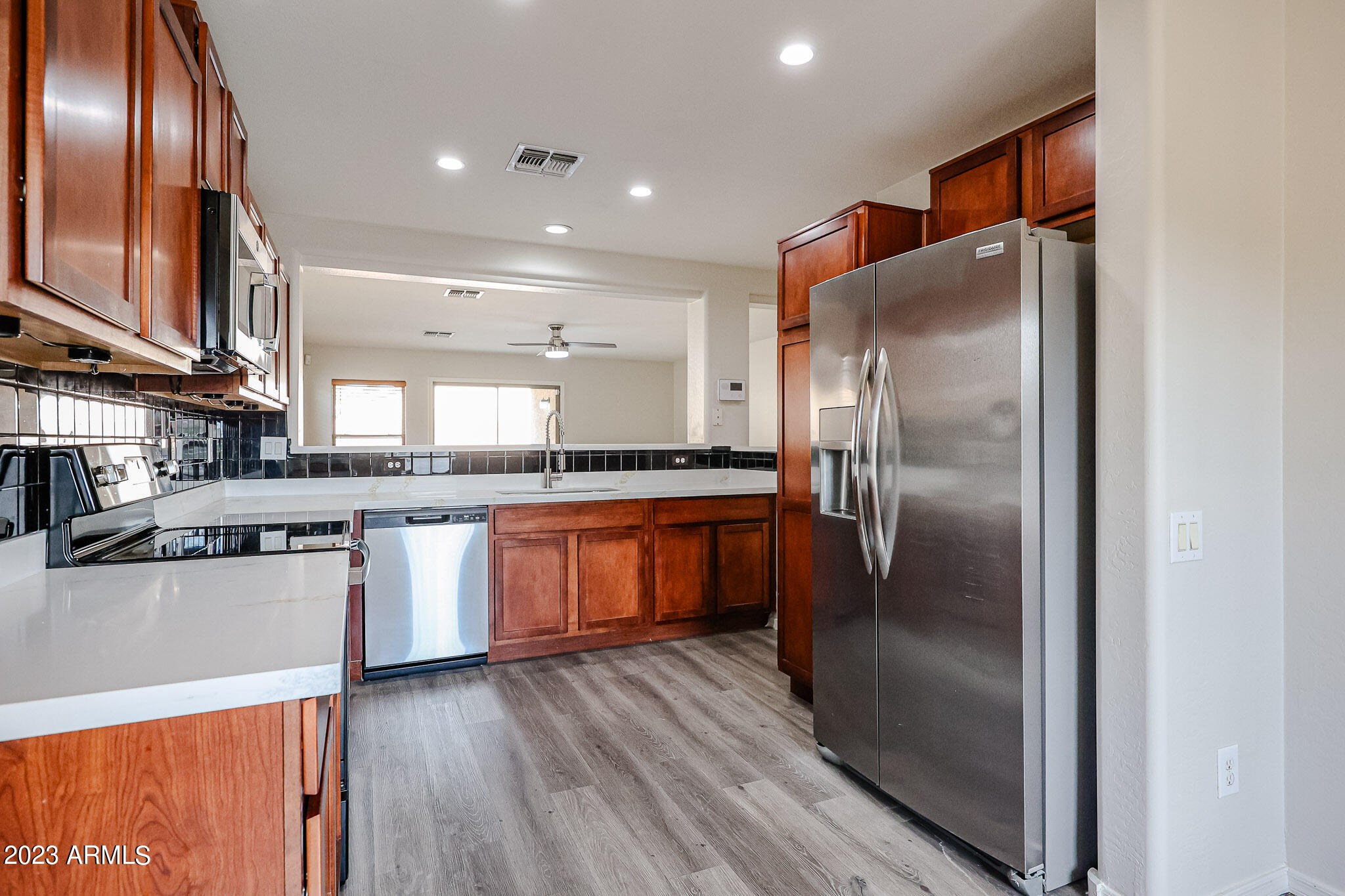 43882 West Cowpath Road Maricopa, AZ 85138 - Photo 8 of 31 Kitchen