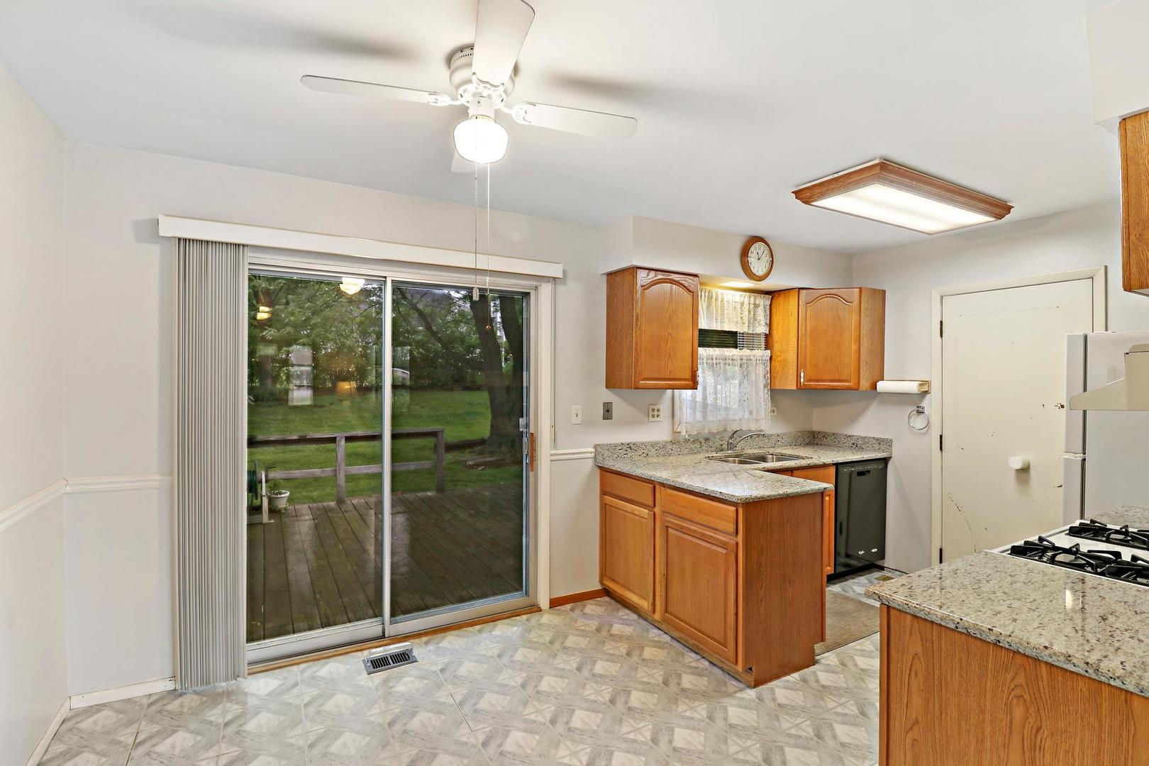 215 Red Bridge Road Lake Zurich, IL 60047 - Photo 4 of 24