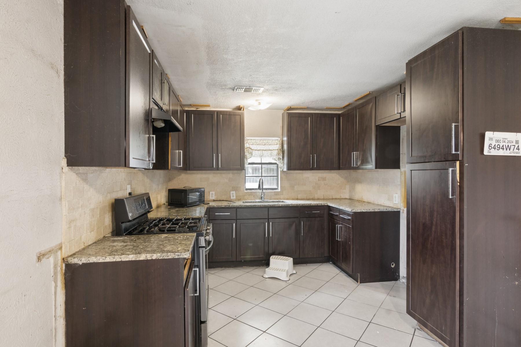 1002 Grenfell Lane Houston, TX 77076 - Photo 10 of 20 Kitchen