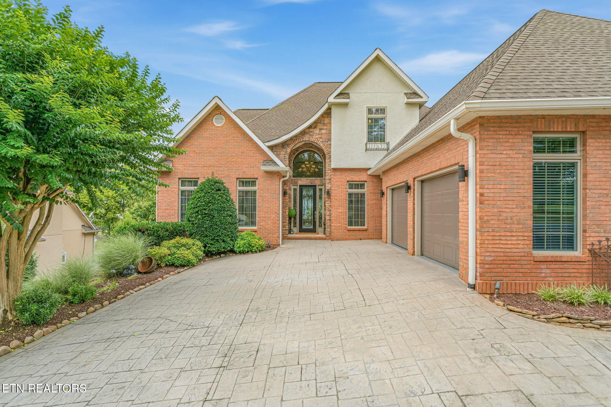 6-web-or-mls-9627 Mariners Point-5