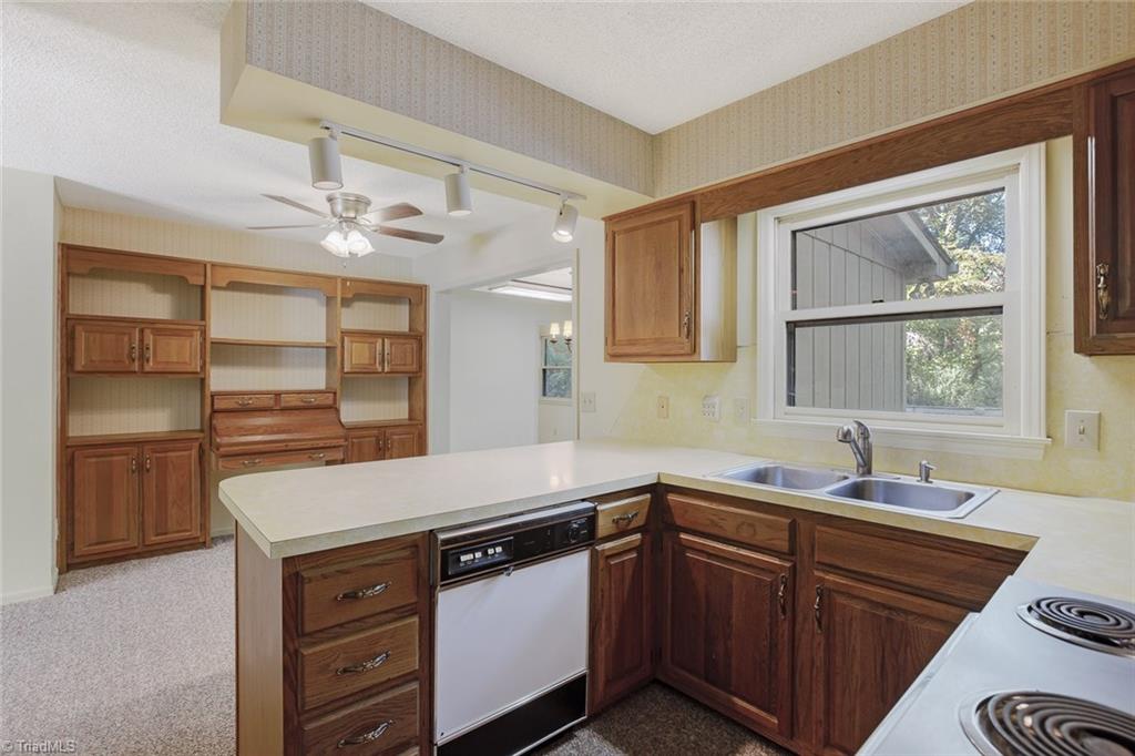 8326 Maloe Court Oak Ridge, NC 27310 - Photo 11 of 45
