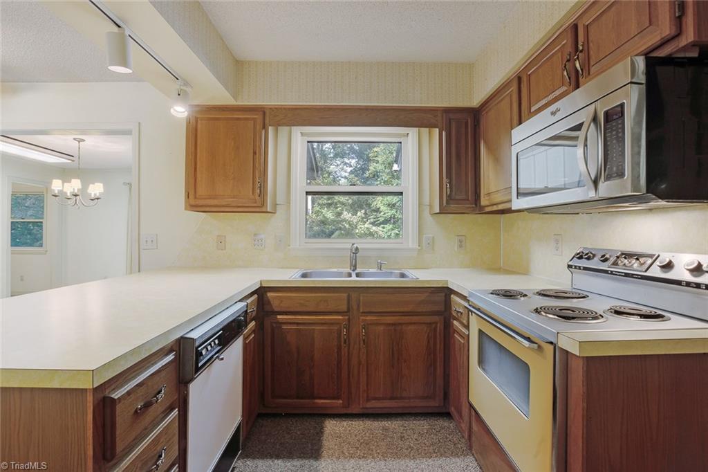 8326 Maloe Court Oak Ridge, NC 27310 - Photo 9 of 45