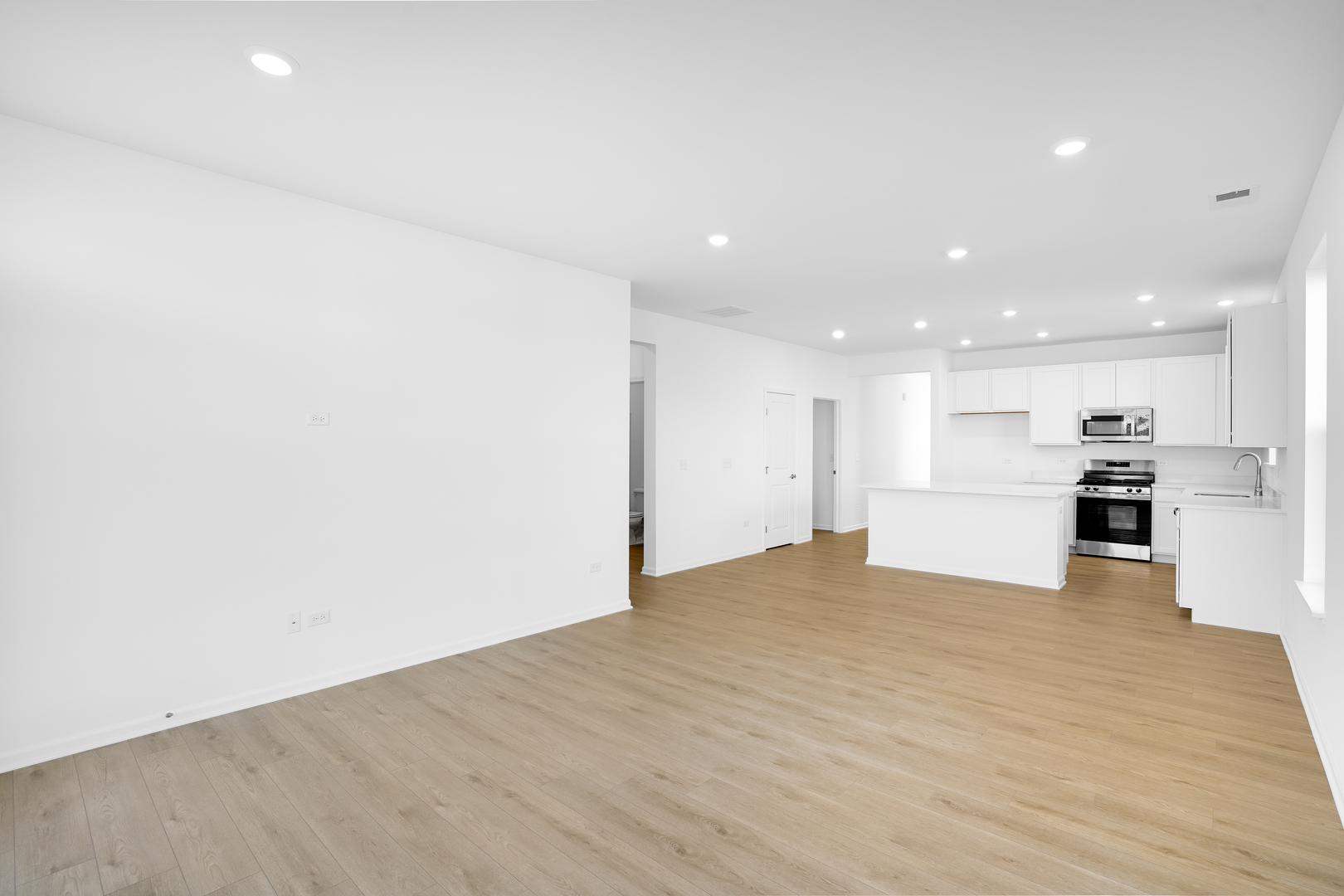 4216 Meadowridge Road Woodstock, IL 60098 - Photo 4 of 12