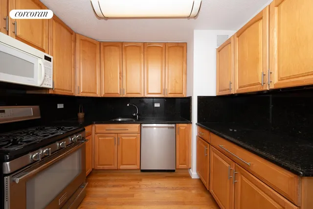 $875,000 | 300 West 110th Street, Unit 12C | Upper West Side