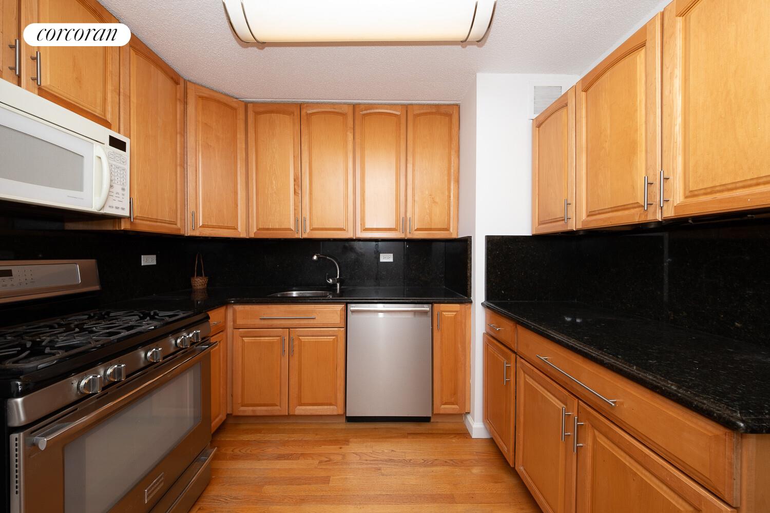 300 West 110th Street, Unit 12C Manhattan, NY 10025 - Photo 10 of 18