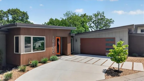 $1,125,000 | 10600 Chateau Court, Parkville, MO 64152
