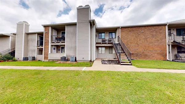 $1,300 | 1901 Holleman Drive West, Unit 412, College Station, TX 77840
