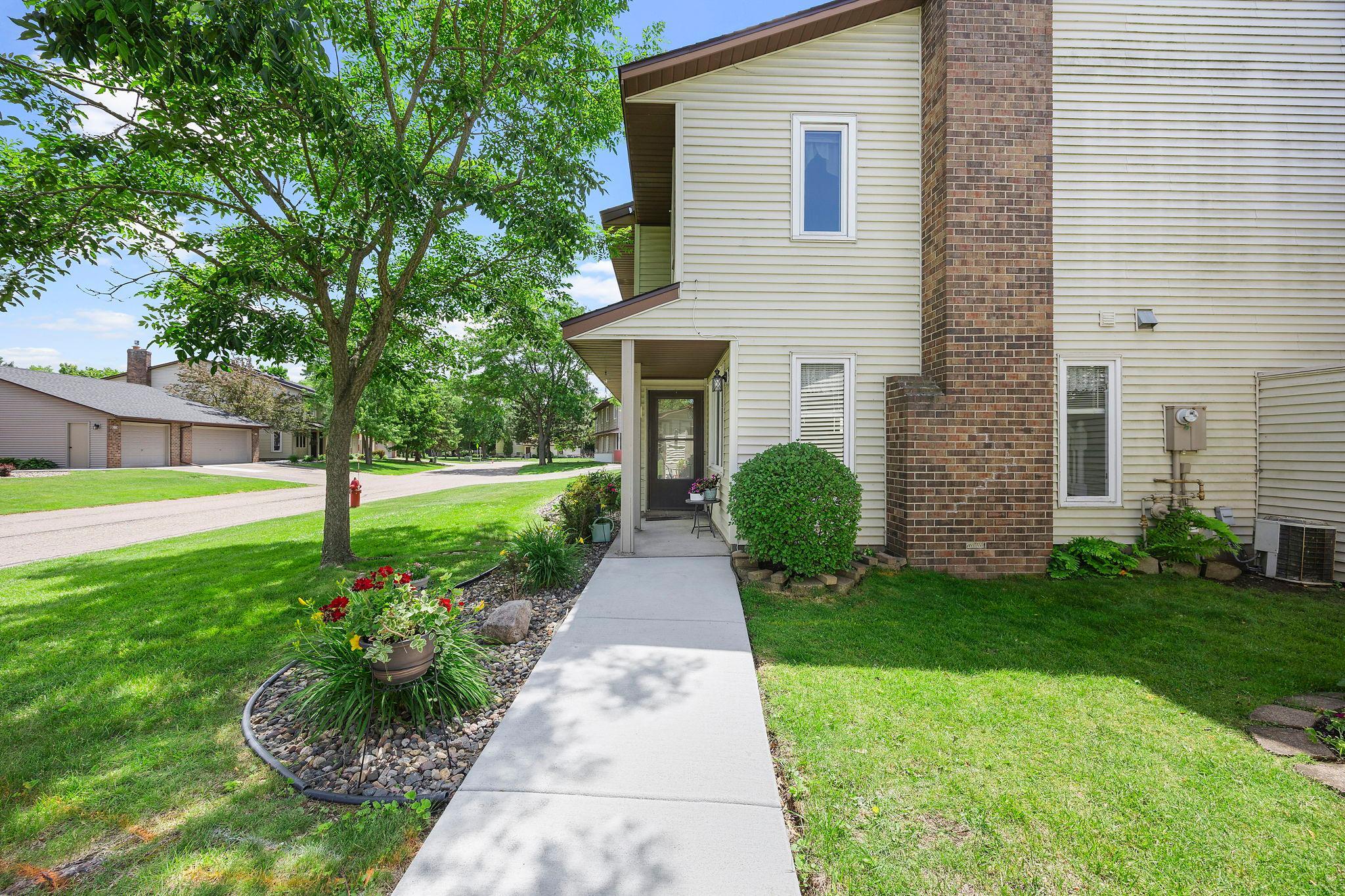 4701 Osage Point Eagan, MN 55122 - Photo 2 of 22