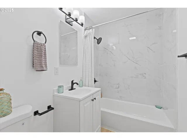 $414,900 | 9523 North Allegheny Avenue, Portland, OR 97203