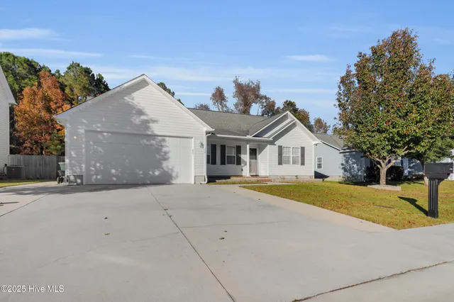 $2,200 | 204 Two Oaks Court, Newport, NC 28570