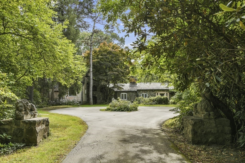 25 Plympton Road Sudbury, MA 01776 - Photo 4 of 19 a view of a house with a yard