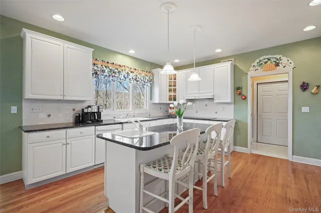 $1,299,000 | 13 Hyatt Lane, Somers, NY 10589