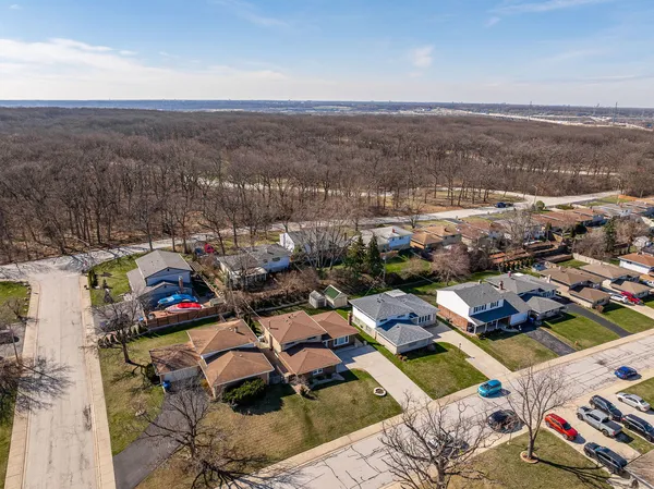 $419,999 | 8518 Forest Drive, Hickory Hills, IL 60457