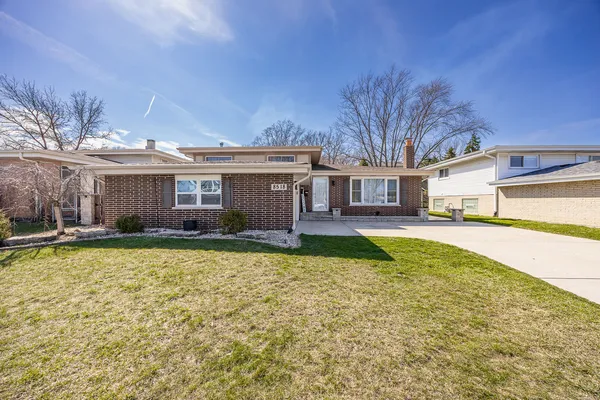 $419,999 | 8518 Forest Drive, Hickory Hills, IL 60457