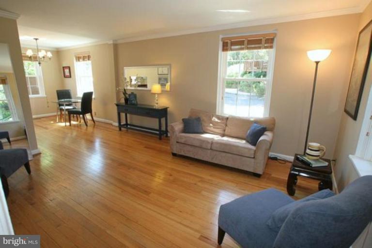 4209 32nd Road South Arlington, VA 22206 - Photo 1 of 13 **