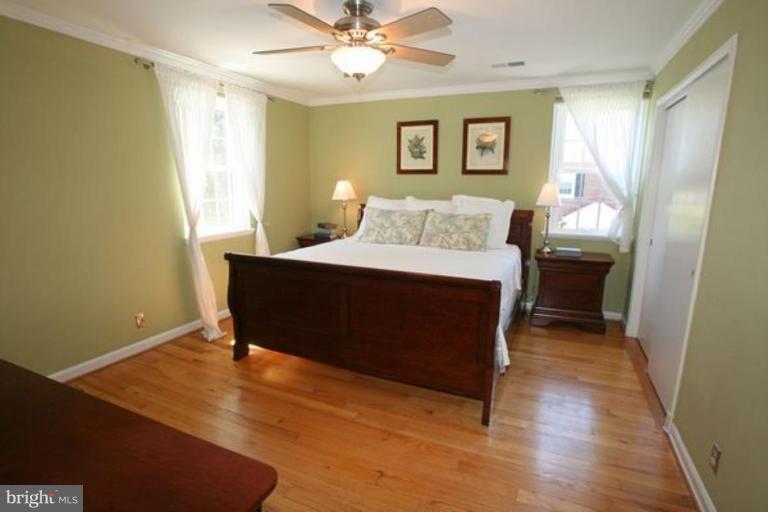 4209 32nd Road South Arlington, VA 22206 - Photo 12 of 13 Master Bedroom