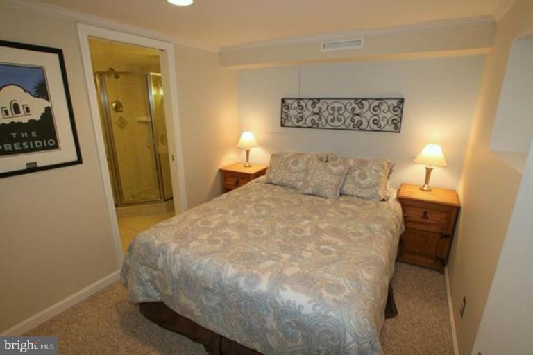 4209 32nd Road South Arlington, VA 22206 - Photo 5 of 13 Den