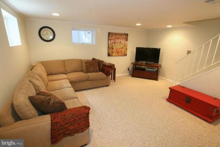 4209 32nd Road South Arlington, VA 22206 - Photo 7 of 13 Recreation Room