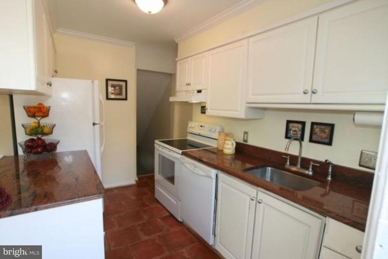 4209 32nd Road South Arlington, VA 22206 - Photo 10 of 13 Kitchen #2