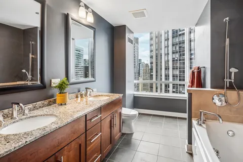 $699,000 | 505 North McClurg Court, Unit 3905, Chicago, IL 60611
