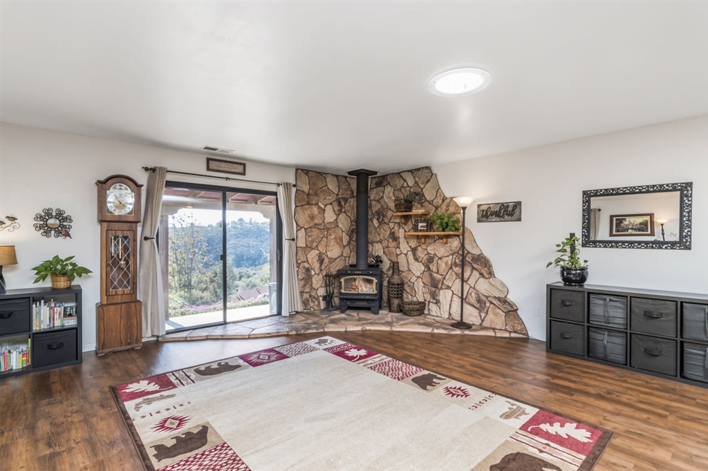 13758 Misty Oak Road Valley Center, CA 92082 - Photo 7 of 25