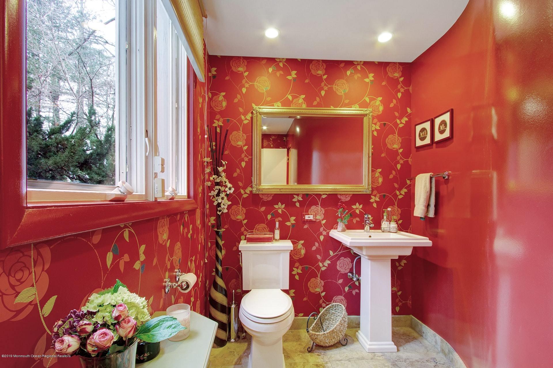 4 Harding Lane Rumson, NJ 07760 - Photo 14 of 32 Powder Room