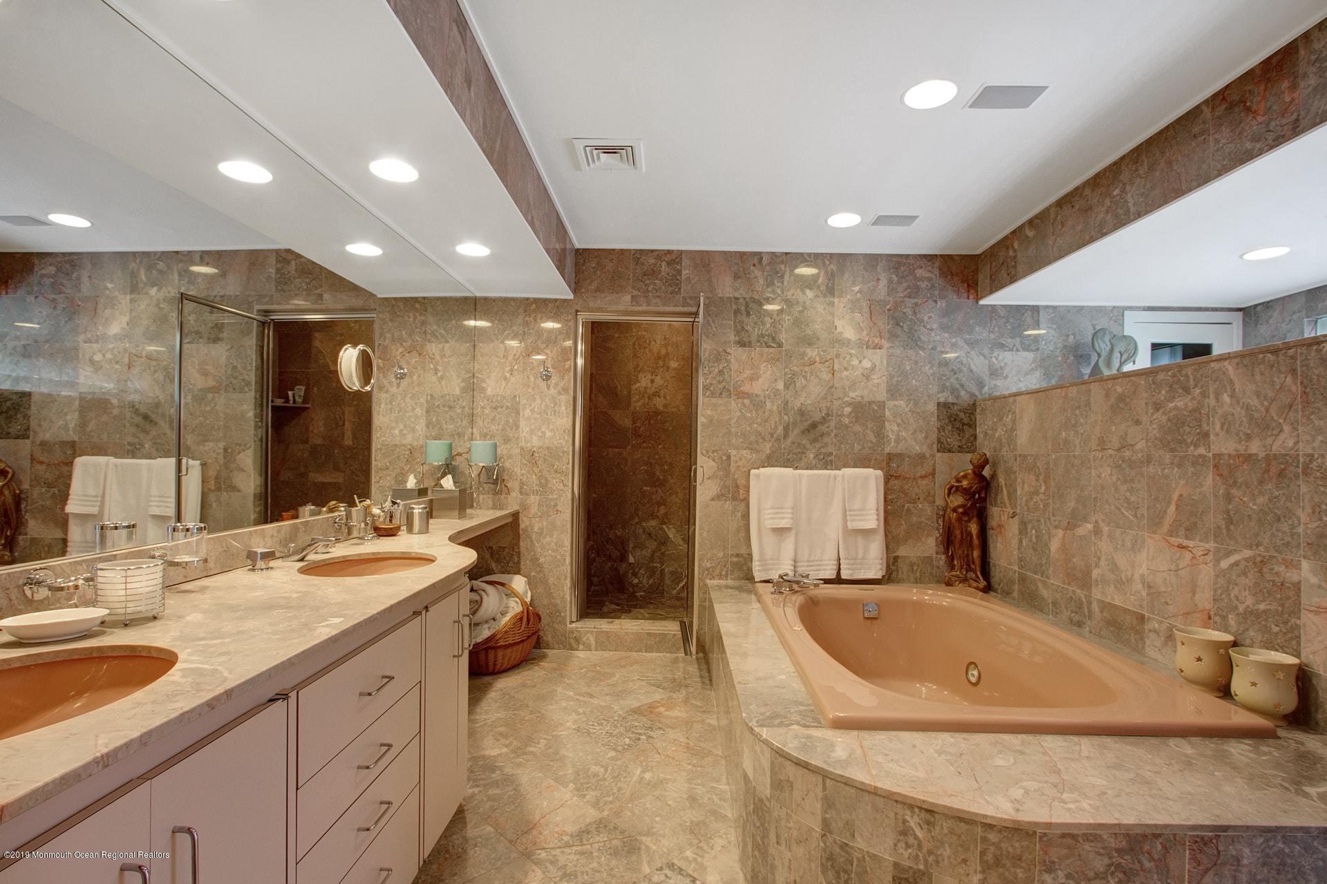 4 Harding Lane Rumson, NJ 07760 - Photo 18 of 32 Master Bathroom