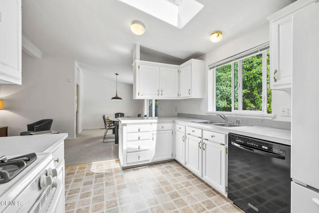 43300 Little River-Airport Road, Unit 27 Little River, CA 95456 - Photo 5 of 17 Kitchen