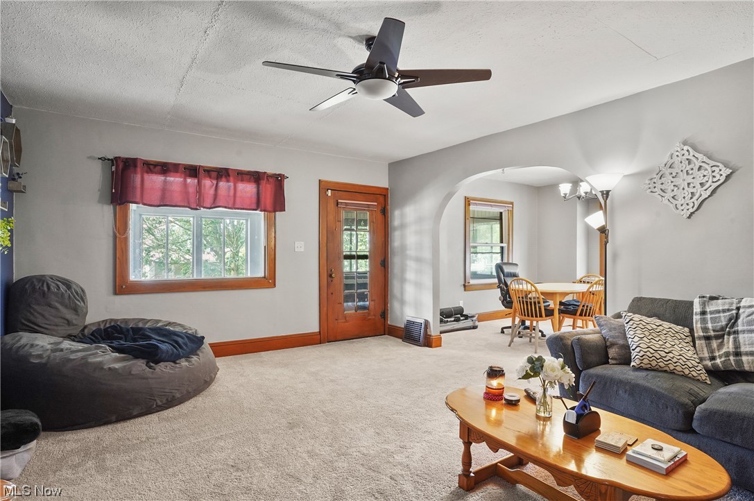 689 Brittain Road Akron, OH 44305 - Photo 3 of 29 Gallery Image 3