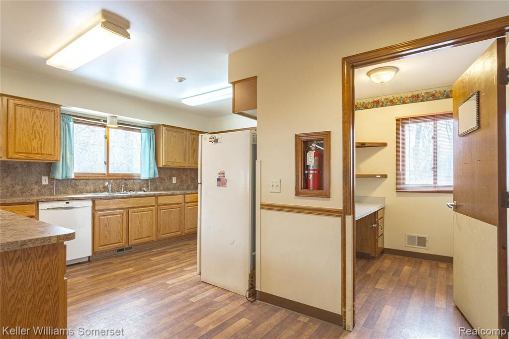 450 Brewer Road Leonard, MI 48367 - Photo 10 of 47