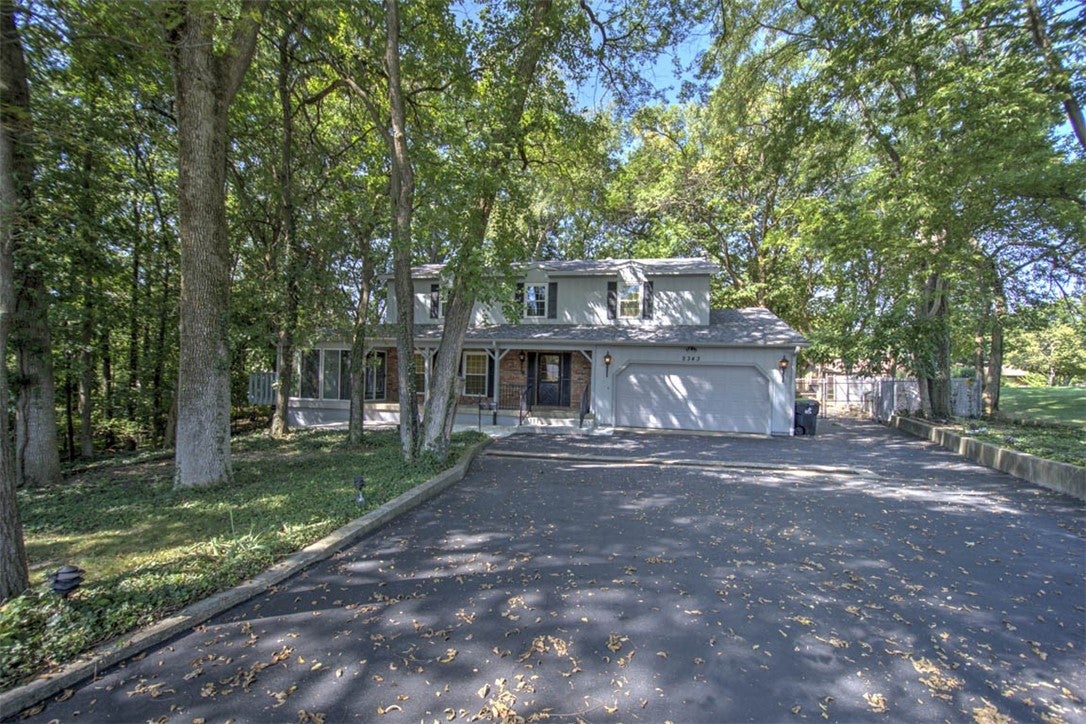2343 Hawthorne Drive Decatur, IL 62521 - Photo 2 of 39 Gallery Image 2