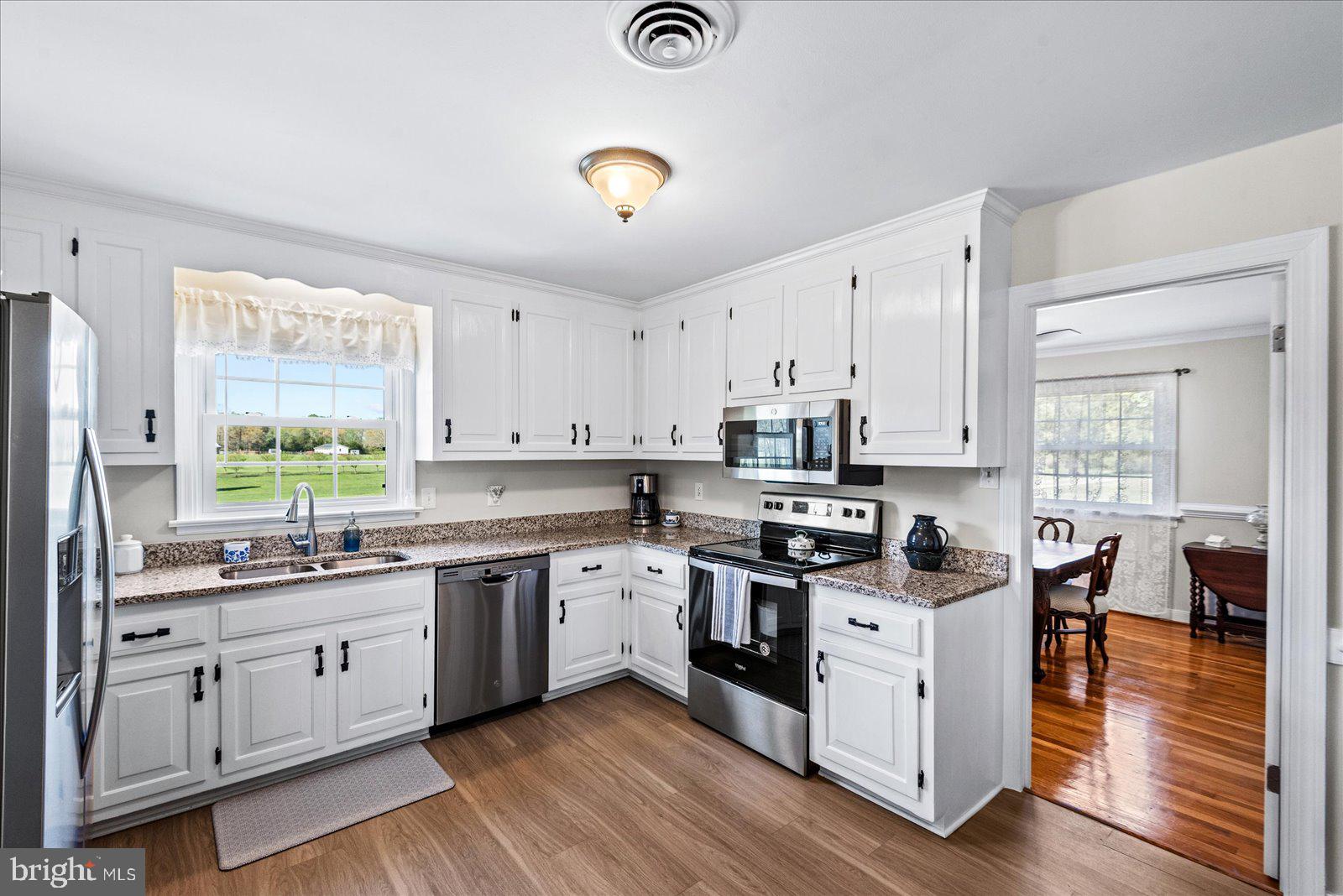 16211 Parrish Farm Road Montpelier, VA 23192 - Photo 11 of 52 Light filled kitchen