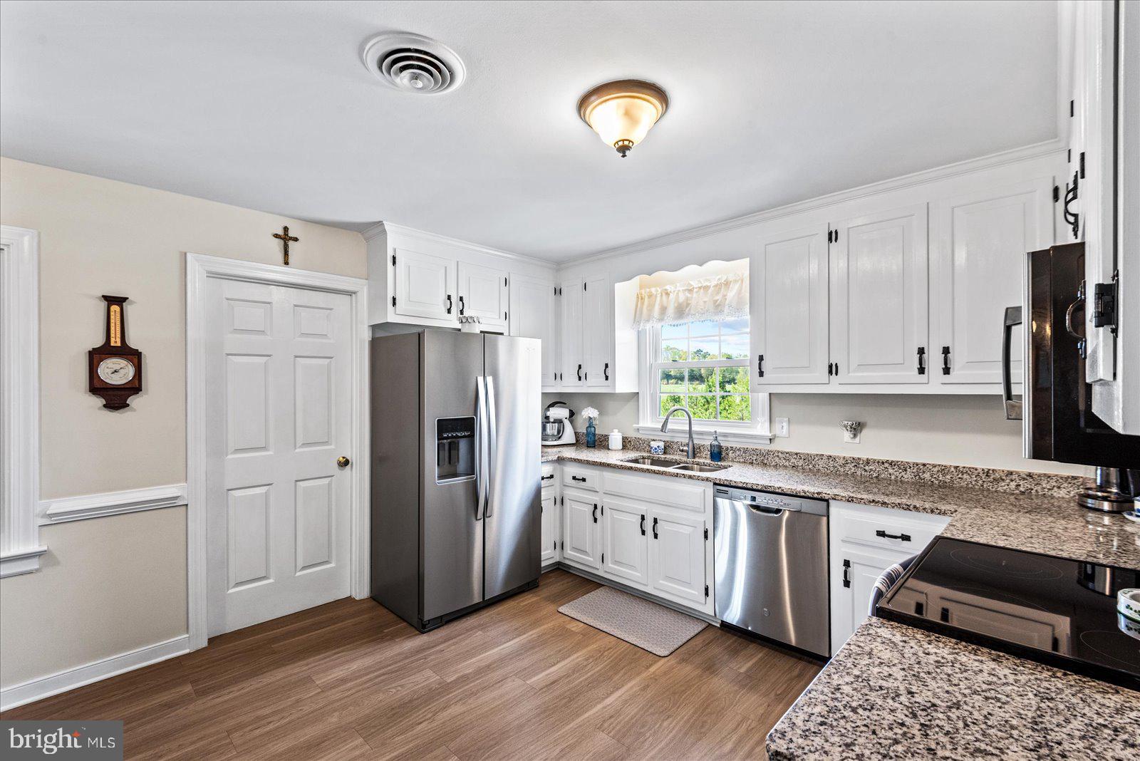 16211 Parrish Farm Road Montpelier, VA 23192 - Photo 12 of 52 Updated kitchen with modern touches.
