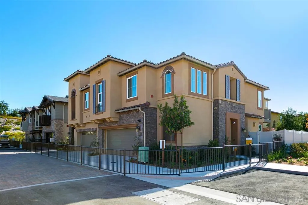 3310 Telaga Road Carlsbad, CA 92010 - Photo 2 of 25 Gallery Image 2