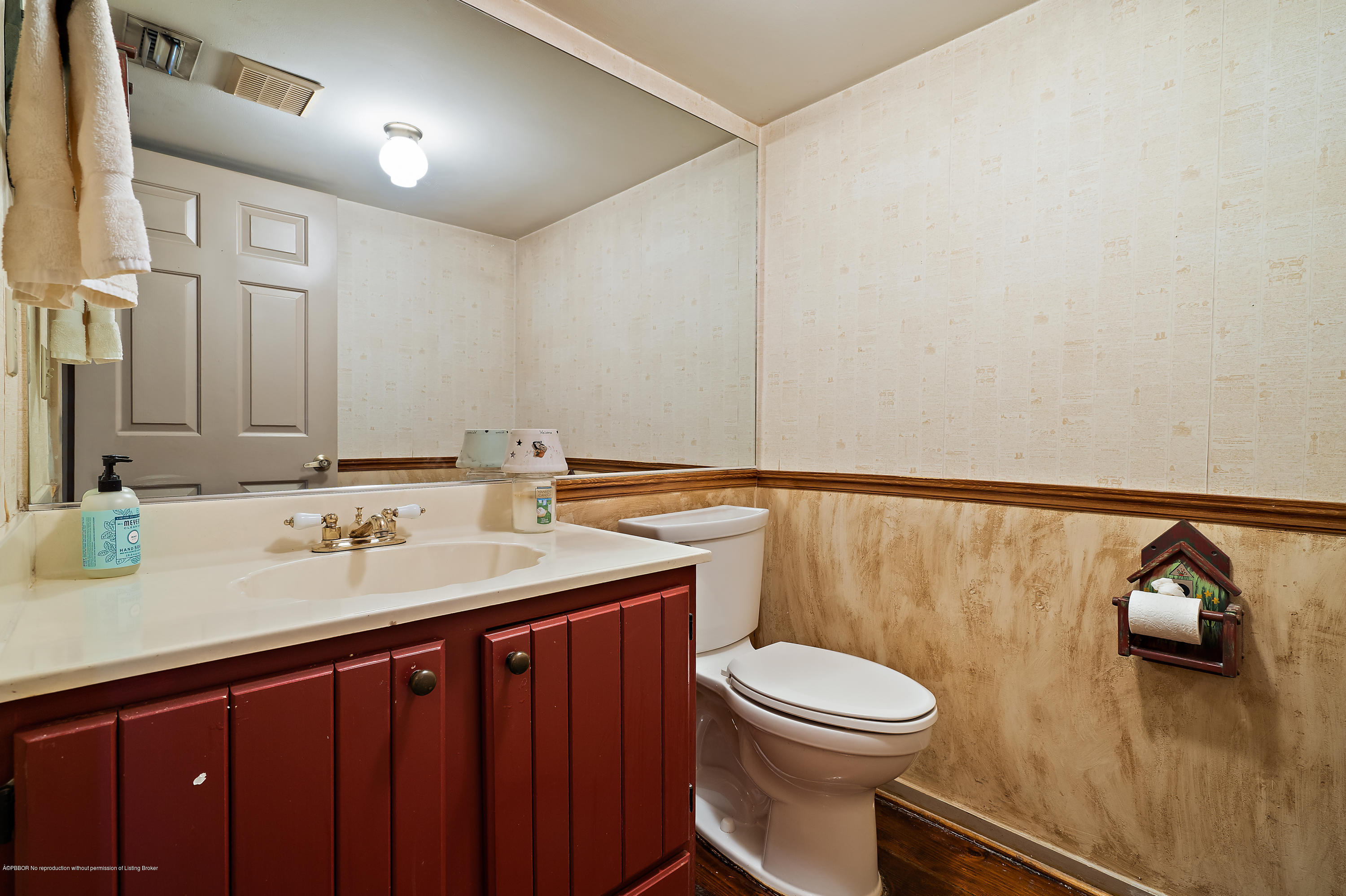 12142 157th Street North Jupiter, FL 33478 - Photo 28 of 49 a bathroom with a toilet a sink and mirror
