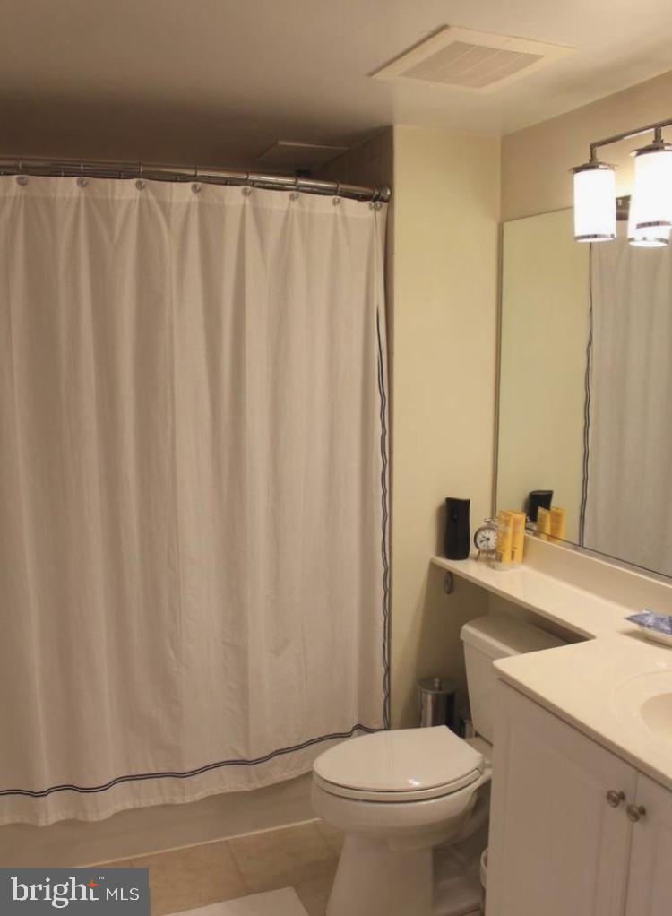 851 North Glebe Road, Unit 902 Arlington, VA 22203 - Photo 3 of 11