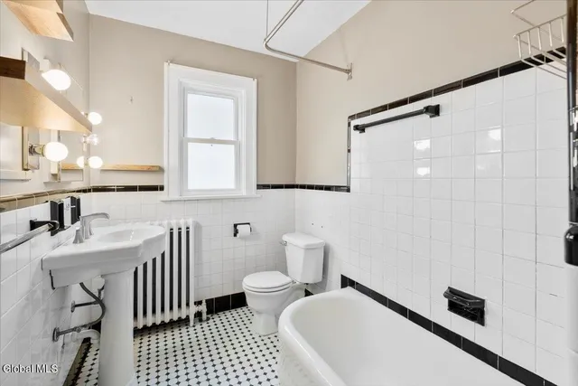 $2,400 | 4 Edison Avenue, Unit 2, Albany, NY 12208