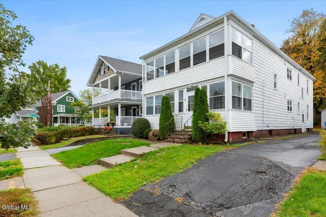 $2,400 | 4 Edison Avenue, Unit 2, Albany, NY 12208