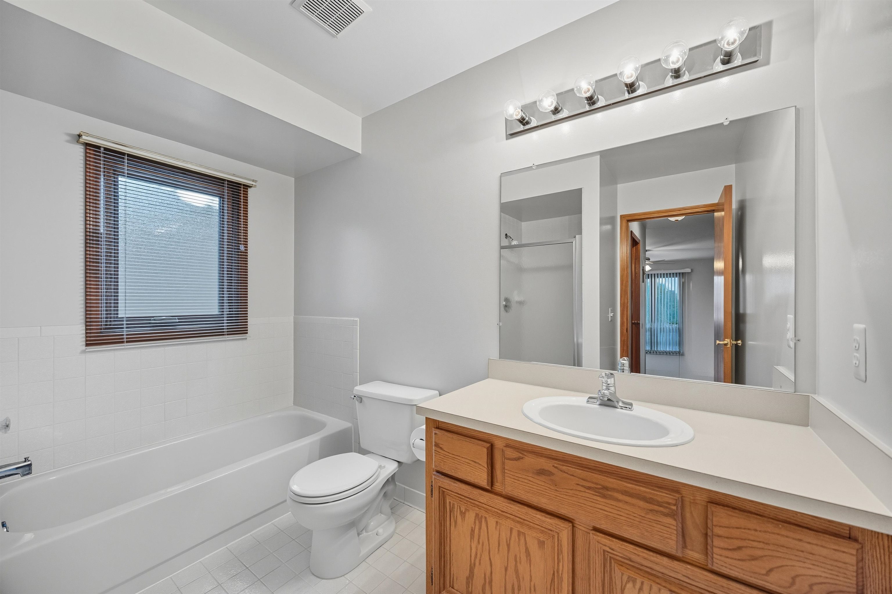 43472 Pointe Drive Clinton, MI 48038 - Photo 23 of 29